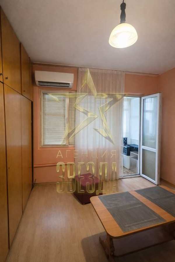 Едностаен с отделна спалня в центъра