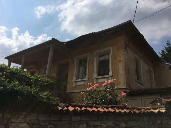 Къща с двор в гр. Мъглиж