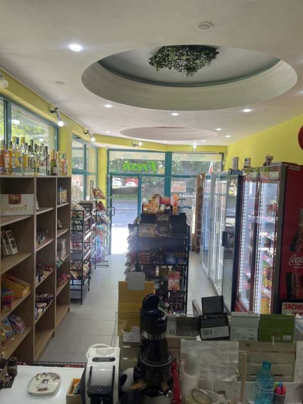 Продава се разработен магазин на топ локация в Пловдив – до Пеещите фонтани