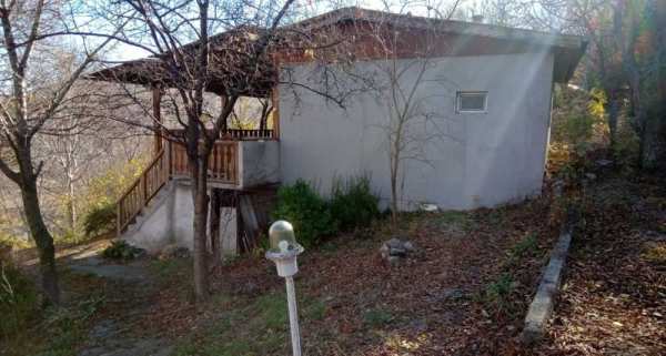 продавам двор с вила,близо е до център в асеновград
