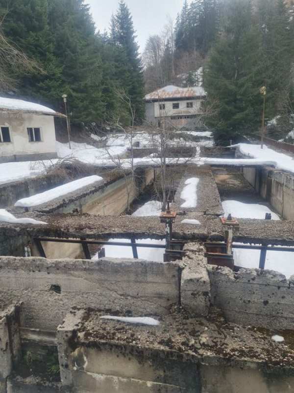 Продавам рибарник 3800 кв.м.до гр.Лъки