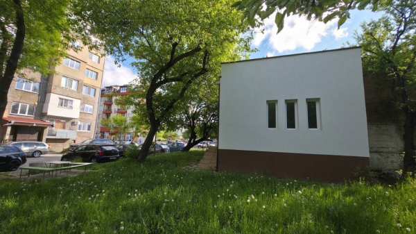 Продава се търговско помещение в жк. Изток,  гр. Перник