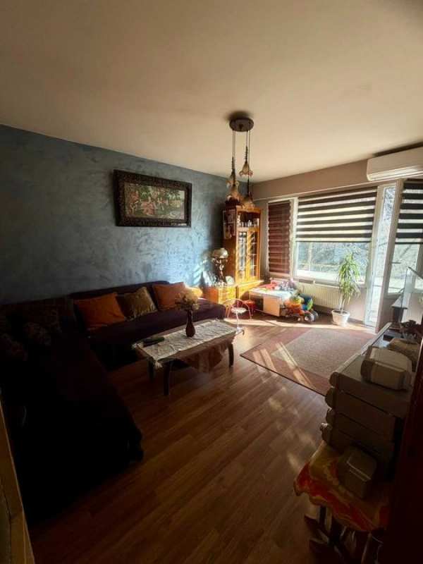 2-стаен апартамент, Сторгозия