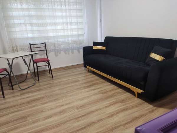 Продавам едностаен апартамент до Ред Кафе