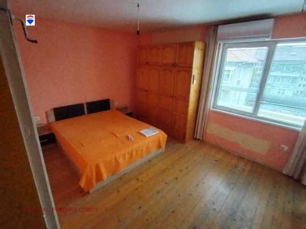 Тристаен апартамент за продажба кв. Дружба 1