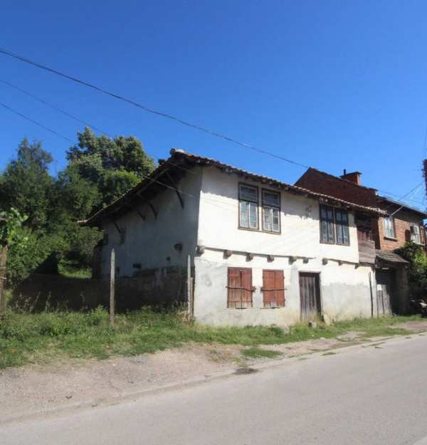 Продава Къща с двор в кв. Гачевци, гр. Габрово