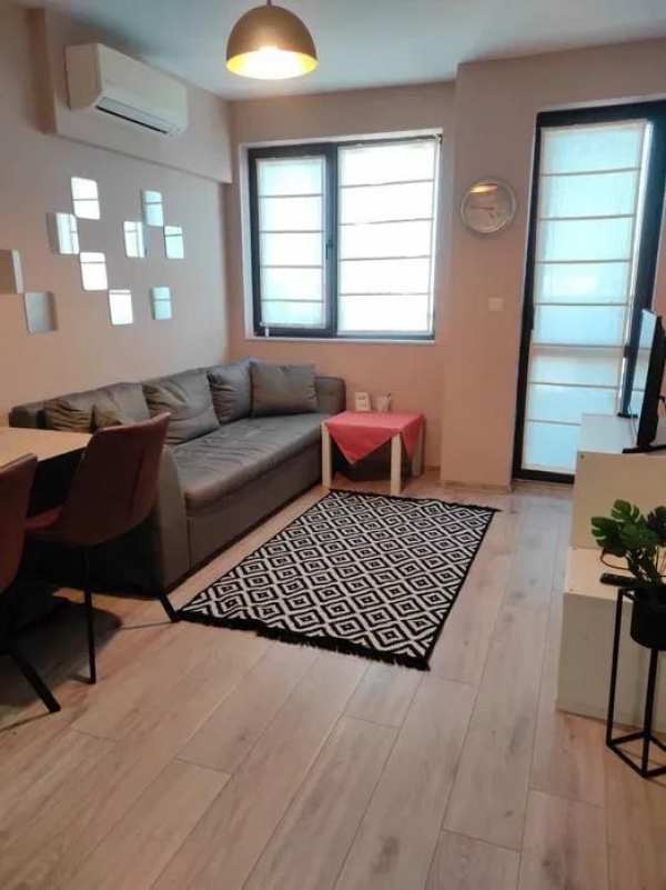 Уютен ДВУСТАЕН апартамент в кв. Христо Смирненски