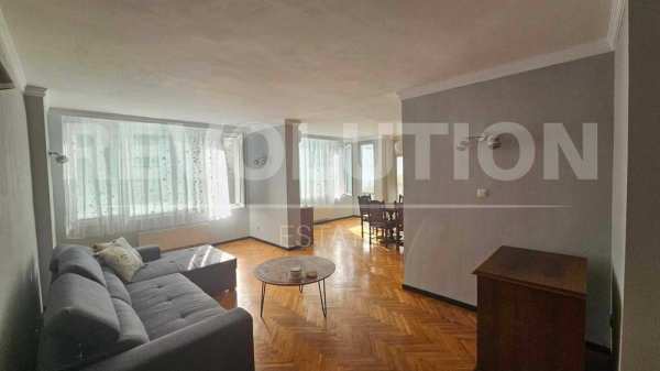 ПРОСТОРЕН МНОГОСТАЕН апартамент в района на Зимно кино Тракия!