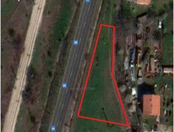 Продавам крайпътен парцел с промишлено предназначение