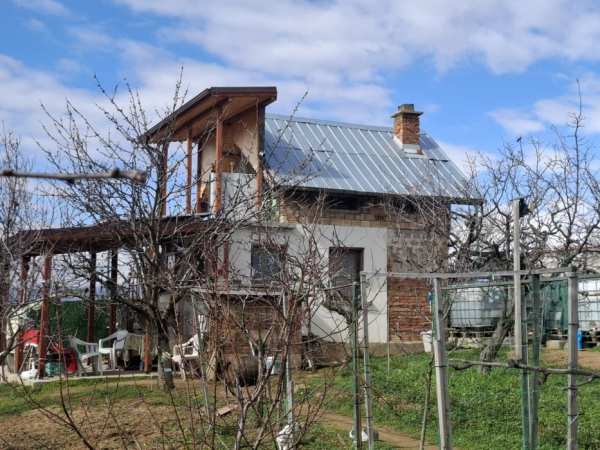 Вила в чертите на гр.Казанлък над бензиностанция лукойл