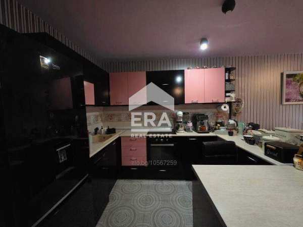 Напълно обзаведена къща в кв. Дружба 1