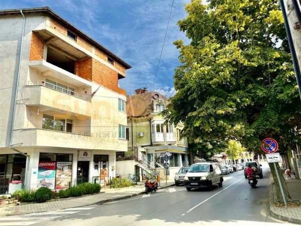 Просторен етаж на груб строеж в центъра на Свиленград