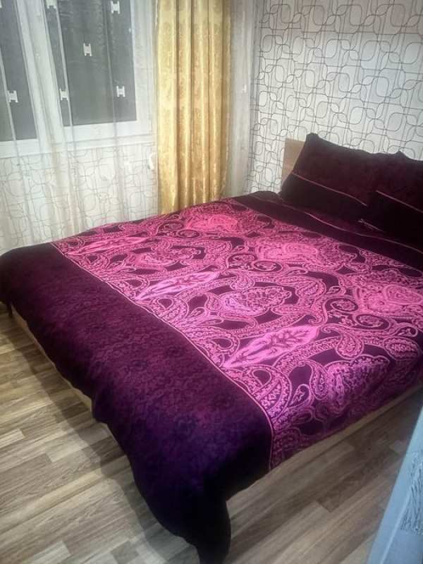 Къща подходяща до 40 човека за настаняване ,разполага с 9 спални 6wc