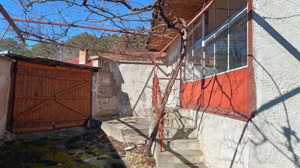 Продава къща в село Енина