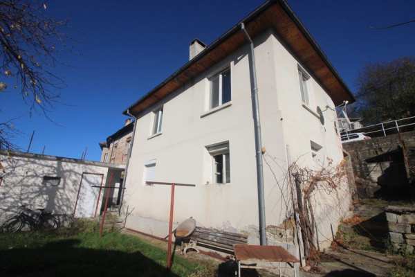 Къща с двор в центъра на гр. Габрово