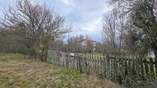 Продава се ПАРЦЕЛ с ВИЗА, ТОК и ВОДА в село Егълница, област Перник