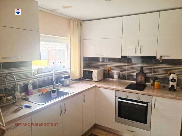 Реновирана къща с двор за продажба с. Бръшлен, обл. Русе