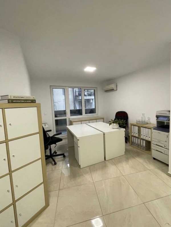 Самостоятелен офис в центъра на Бургас – 330 € с включени разходи