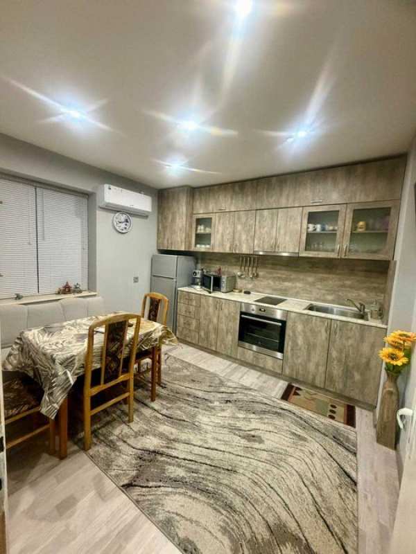 Етаж от къща - под наем, Широк център