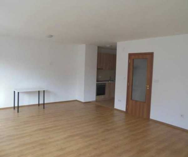 Тристаен ап. под наем в кв. Редута