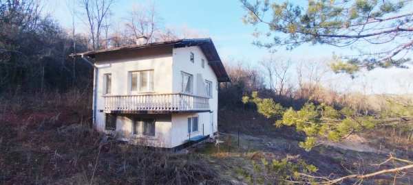 Продава се двуетажна къща в село Студена, област Перник