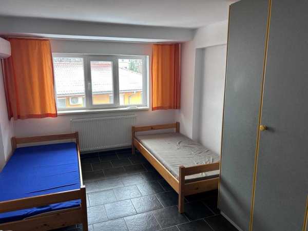 Отдаваме самостоятелна стая под наем с вклечени битови сметки в цената