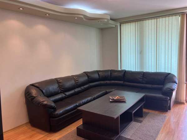 Продавам двустаен, луксозно обзаведен апартамент