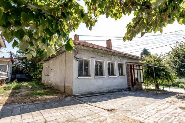 Производствена сграда в с. Кормянско общ. Севлиево обл. Габрово