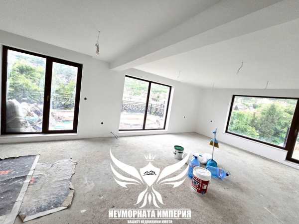 Продавам тристаен апартамент 147кв.м. ет.6 в гр.Асеновград кв.Бачковски път