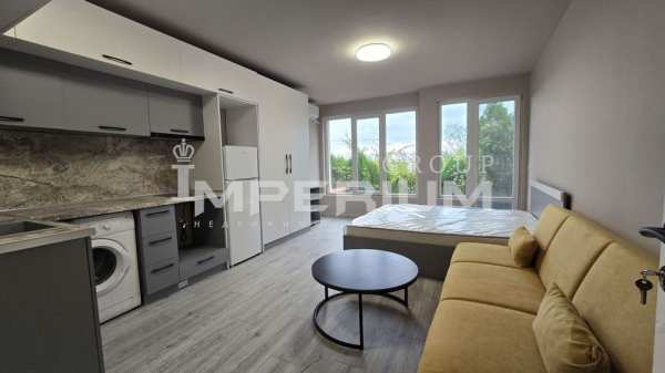 ЕДНОстаен обзаведен апартамент + паркомясто + 20 кв.м. двор, м-ст Тра