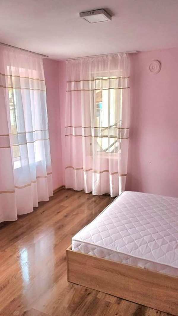 Отдавам под наем самостоятелна едноетажна къща в гр. Кюстендил