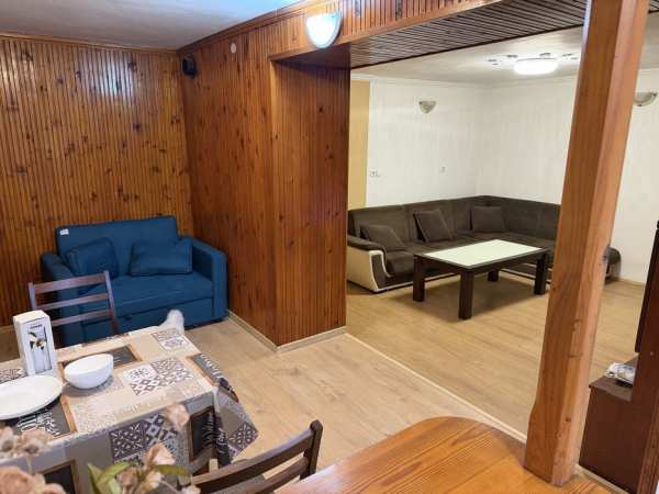 Тристаен апартамент/ Етаж от къща