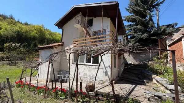 Храбрино-2ра ВЗ, Двуетажна къща