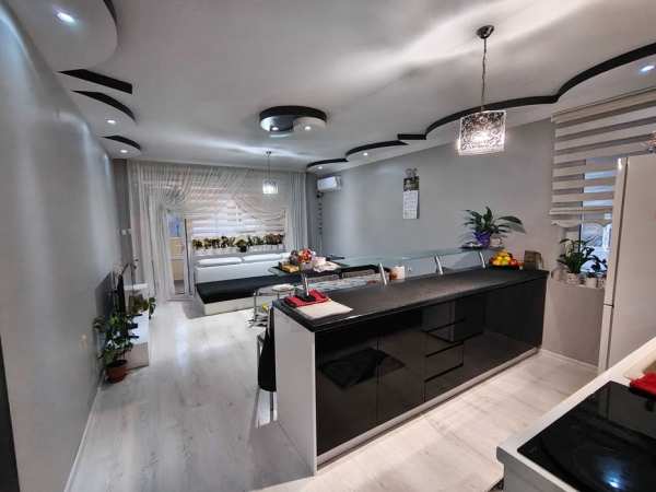 Двустаен тухлен апартамент - Център