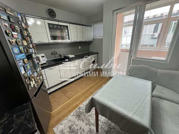 Четиристаен ТУХЛЕН апартамент, разположен в ИДЕАЛНИЯ ЦЕНТЪР на гр. Тъ