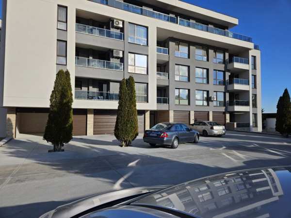 Тристаен апартамен с гараж,нов в Асеновград  от собственик