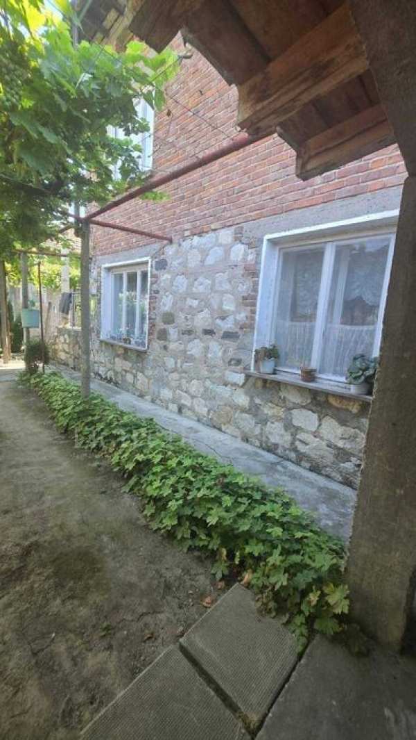 Реф. 2642 Къща с Двор / Гараж