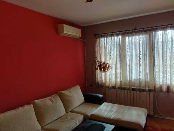 Продава тристаен тухлен апартамент