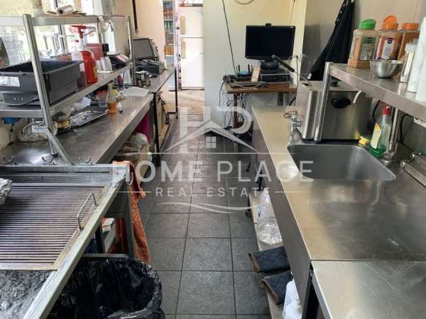 Заведение за бързо хранене, разположено в ж.к. Възраждане I