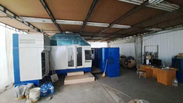 Завод за мебели с машини