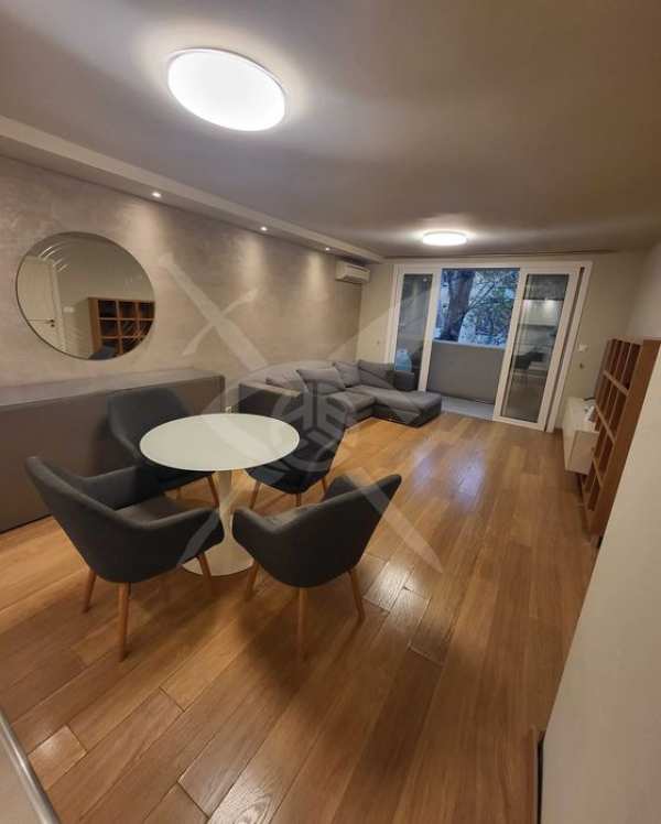 Тристаен - Център