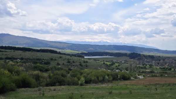 Продава се парцел в село Долна Диканя с гледка към язовира