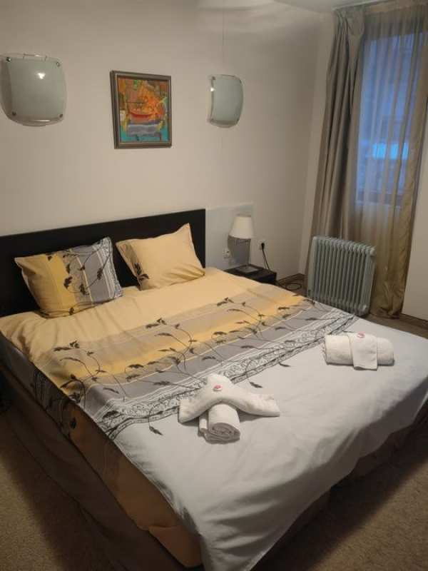 Продавам апартамент с три спални(4 стаен плюс кух.бокс и килер)