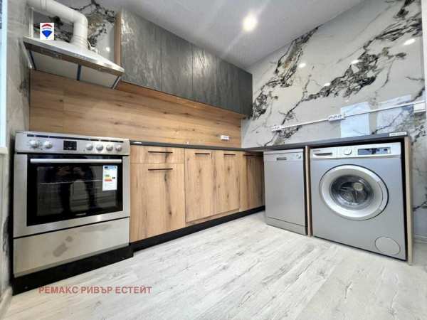 Тристаен апартамент за продажба кв. Родина 3