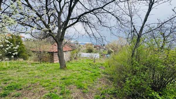 Къща в Перник, област-с.Дивотино площ 68 цена 60000
