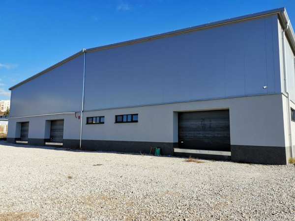 Давам под наем складови площи от 450 кв.м до 3500 кв.м