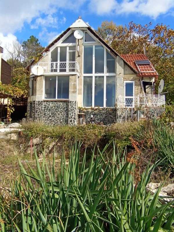 Продава  къща в гр Варна