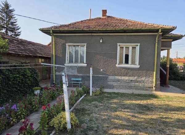 Къща в село Покрайна