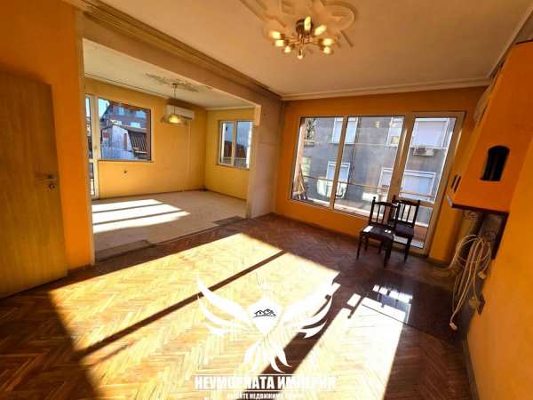 Продавам многостаен 157кв.м. с гараж гр.Асеновград широк център