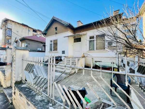 Продава къща, гр. монтана, широк център